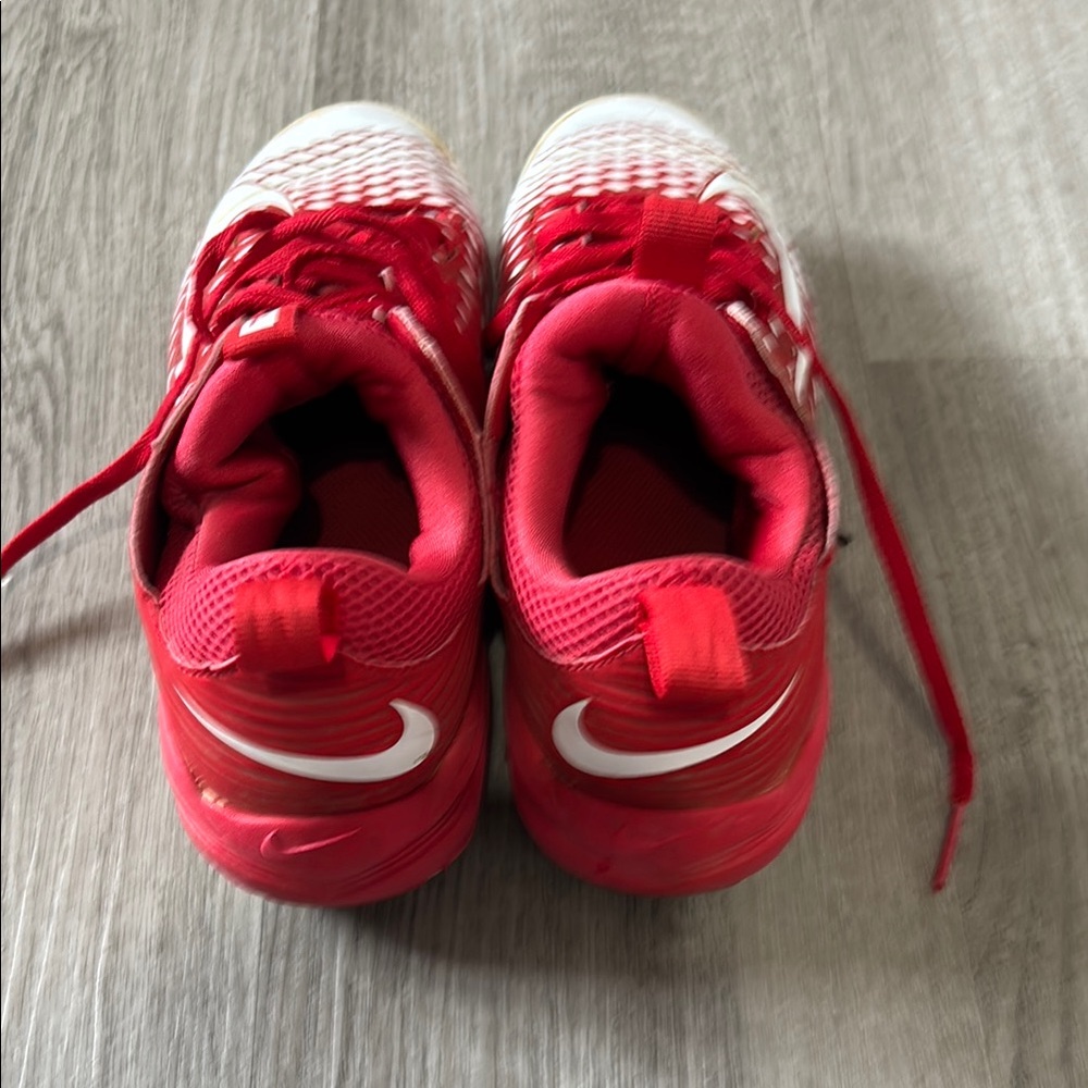 Red Nike cleats size 5y - Picture 3 of 7
